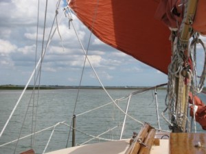 IMG_7185 sailing up to the strrod - comp